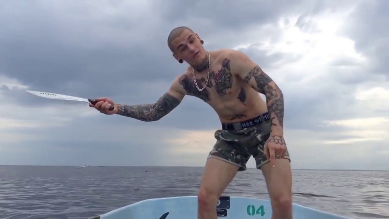 Моджахед исполняет. Mujahid performs