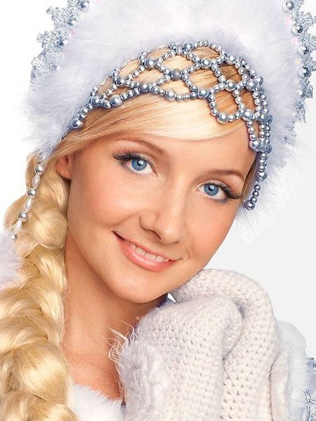 sport Оксана Домнина. Оксана Александровна До́мнина (род. 17 августа 1984, Киров) - российская фигуристка, выступавшая в танцах на льду с Максимом Шабалиным. Биография. Помимо Оксаны, в семье