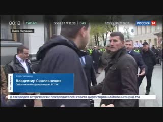Военных и технику стягивают к резиденции Порошенко под Киевом