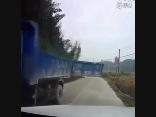 Зарядил по лбу