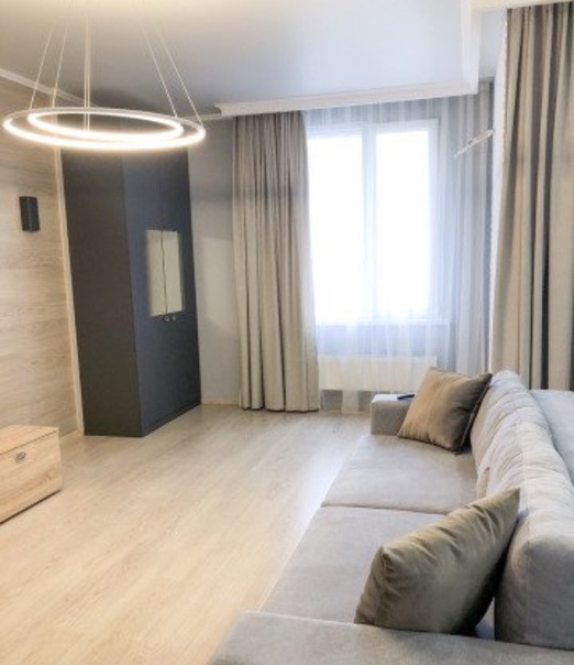 Славянский Бульвар Кастанаевская 43 к2<br> Аренда 38.000 рублей<br>8-929-112-72-94<br> Евродвушка с качественным ремонтом, выдержанном в одном стиле. Большая кухня-гостиная с диваном, обеденным столом, гарнитуром. Кухонная зона у окна, множество светильников, можно включать поочередно.<br> Спальня светлая, уютная. Кровать с новым матрасом, цифровым ТВ.<br> Санузел раздельный, с большой угловой ванной с функциями джакузи. - фото Фото: Славянский Бульвар Кастанаевская 43 к2<br> Аренда 38.000 рублей<br>8-929-112-72-94<br> Евродвушка с качественным ремонтом, выдержанном в одном стиле. Большая кухня-гостиная с диваном, обеденным столом, гарнитуром. Кухонная зона у окна, множество светильников, можно включать поочередно.<br> Спальня светлая, уютная. Кровать с новым матрасом, цифровым ТВ.<br> Санузел раздельный, с большой угловой ванной с функциями джакузи.