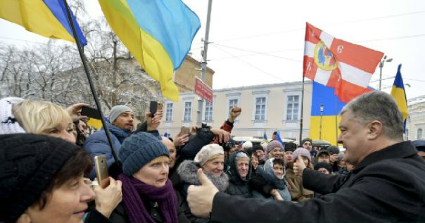 Порошенко потребовал от верующих сделать выбор между Россией и Украиной: 