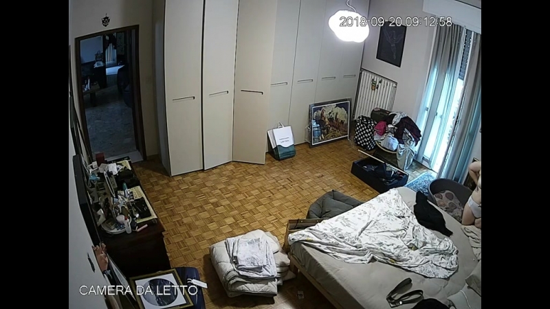 Сын поставил скрытую камеру в спальне родителей Сын поставил скрытую камеру в спальне родителей