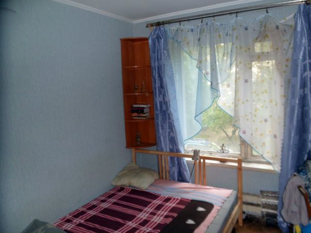 Фото: Москва! <br>Сдаётся супер-комната 13м в двушке, 2й этаж. <br>м. Первомайская. 15-я Парковая улица, 24к1 <br>Отличная уютная комната в зелёном районе. <br>Для комфортного проживания всё есть ! <br>15К + КУ пополам. Залог 15К можно разбить на 2 мес. <br>Без посредников. Без комиссий.<br> Савин