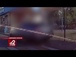 Сбил мать с двумя детьми! Видео