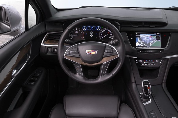 Зона комфорта Cadillac XT5. Главные фишки самого недооцененного в России премиального кроссовера. Cadillac XT5 уже два года продается в России. У него яркая внешность и привлекательная цена, но