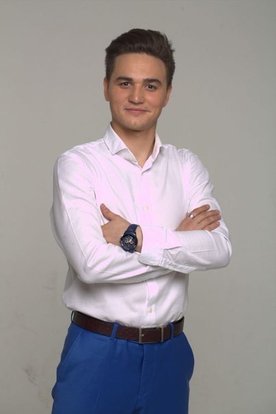 leading Александр Молочко. Александр Молочко (родился 01.05.1994) - российский актер, телеведущий. Биография. Несмотря на то, что на многих интернет-порталах пишут о нем как о коренном москвиче,