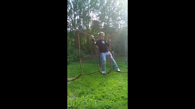 Димон лазиен по веревкам