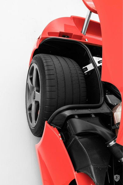 Очень редкие : CTR3 `2007 Двигатель: 3.8 B6. Twin-Turbo / турбины Мощность: 700 л.с. при 7 000 об/мин Крутящий момент: 890 Нм при 4 000 об/мин Трансмиссия: Механика 6 ступ. Макс. скорость: 380