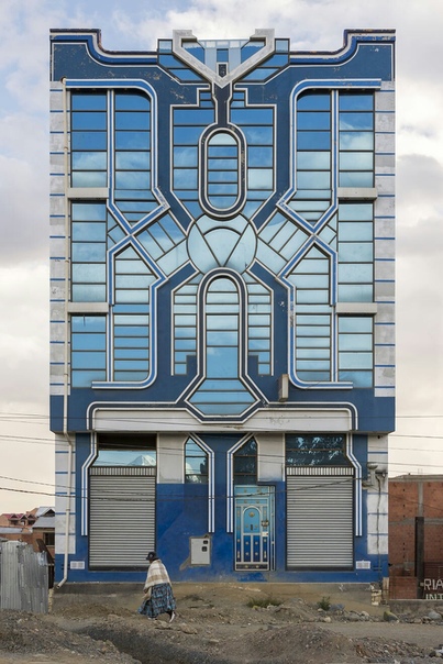 Юрий Сегалерба (Yuri Segalerba) работает с фотографией с 2009 года, фокусируясь на своей страсти к заброшенным промышленным сооружениям. Выбирая цели для своих поездок, он руководствуется своим