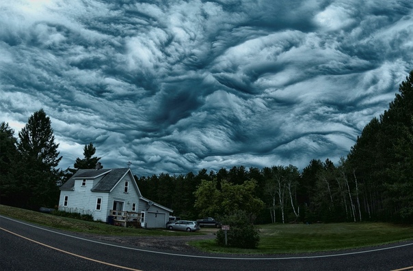 Асператус самые страшные облака Облака Undulatus asperatus (в переводе с лат. волнисто-бугристые) достаточно редкий вид облачных образований. Этот вид облаков, на настоящее время являющийся
