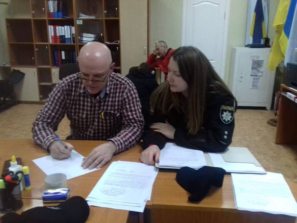 Оперативники Северодонецка проверяют факт саботажа перед выборами в ОИК Оперативники Северодонецка проверяют факт саботажа перед выборами в ОИК