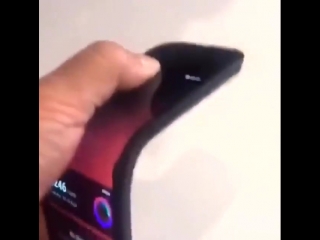 Гибкий смартфон ближе, чем кажется?⠀⠀ На днях в китайских соцсетях появилось видео с загадочным гибким смартфоном Lenovo. Сама к