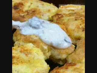 Котлеты из куриной грудки с сыром и аппетитной подливой