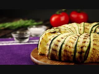 Пирог-кольцо из риса и цуккини