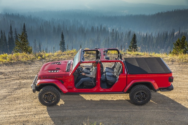 Россиянам предложат «Гладиатора» от марки Jeep. Похоже, что дебютировавший в Лос-Анджелесе рамный пикап доберется и до нашей страны.В частности, в беседе представители марки не стали отрицать
