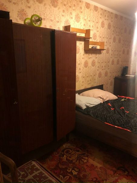 Ищу себе соседей в трёхкомнатную квартиру.<br>Две комнаты сдаются, в третей проживаю я. <br>В одну из комнат рассматриваю семейную пару. Метро Коньково (5-7 минут пешком). 4 этаж <br>На фото 2 комнаты!!!<br>Хорошая квартира, сан узел раздельный. БЕЗ ЗАЛОГА и ДЕПОЗИТА<br>По всем интересующим вопросам пишите в л/с или ватсап 89874735512<br><br>Риелторов просьба не беспокоить!!! - фото Фото: Ищу себе соседей в трёхкомнатную квартиру.<br>Две комнаты сдаются, в третей проживаю я. <br>В одну из комнат рассматриваю семейную пару. Метро Коньково (5-7 минут пешком). 4 этаж <br>На фото 2 комнаты!!!<br>Хорошая квартира, сан узел раздельный. БЕЗ ЗАЛОГА и ДЕПОЗИТА<br>По всем интересующим вопросам пишите в л/с или ватсап 89874735512<br><br>Риелторов просьба не беспокоить!!!