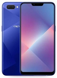 Смартфон Oppo A5 представлен официально Исследовательский институт Counterpoint Research недавно опубликовал новые сведения о рынке мобильных телефонов в Китае. Одним из наиболее интересных деталей данного отчета стала информация о самом продаваемом в Китае смартфоне. Речь идет о смартфоне Oppo A5, который был выпущен в августе и являлся самой продаваемой моделью в стране в течение последних шести месяцев. Oppo A5 поступил в продажу по цене от 150 долларов за версию с 3 ГБ оперативной и 32 ГБ флэш-памяти. Также пользователям доступны версии за 180 и 210 долларов с большим объемом памяти. В исследовании отмечено, что Oppo A5 — далеко не самый доступный смартфон на китайском рынке. Однако пользователи, вероятно, обратили внимание на большой аккумулятор емкостью 4230 мА•ч, качество сборки и остальные характеристики смартфона. Статистика также говорит о том, что 13% покупателей Oppo A5 до этого были пользователями смартфонов iPhone 6 и iPhone 7. У 21% пользователей ранее были смартфоны Vivo, 9% и 6% пришли из лагерей Honor и Xiaomi соответственно.