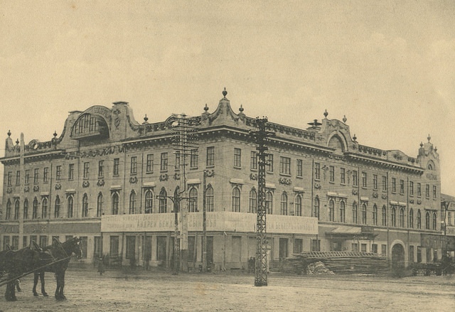 Ранее скульпторами считали Николая Петровича Волконского и Павла Федоровича Дундука Ранее скульпторами считали Николая Петровича Волконского и Павла Федоровича Дундука