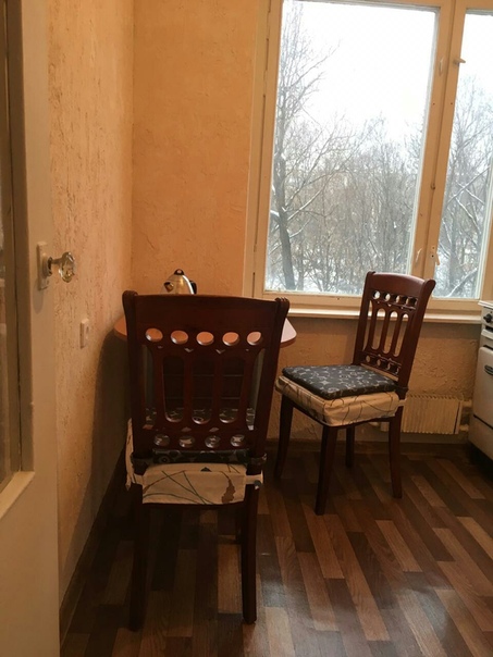 Всем привет!От собственника! Сдаем квартиру на Шоссе энтузиастов д. 100к1. <br>С 22 января можно просмотреть <br>-2 комнаты изолированные спальни. <br>-3-я комната проходная гостиная. <br> <br>35 000 р. Без залогов и процентов. <br>По договору. Коммуналка по счетчикам отдельно. <br> <br>Рассмотрим: Строго - Не ШУМНЫХ и чистоплотных славян, желательно девчонок,которые не устраивают дискотек,сборищ и подобных мероприятий в квартире. <br> <br>Чистый и тихий район. До метро Новогиреево,Шоссе энтузиастов, Первомайская - 10-15 мин на автобусе. Очень хорошее место и для тех у кого есть машина. Удобный съезд на МКАД. Рядом расположен Терлецкий лесопарк и парк Измайлово. В пешей доступности находится школы, детские сады,больницы и поликлиники, так же магазины: Дикси, Пятерочка,Перекресток,Магнит. Пол часа до мега Белая дача. <br>В квартире есть всё необходимое: <br>-утюг; <br>-пылесос; <br>-холодильник; <br>-плита и микроволновка; <br>-стиральная машинка; <br>-шкафы <br>-спальные места <br>-один балкон <br>Если что-то будет недоставать приобретем! )) Всегда поможем. <br>8 999 970 60 11 - фото Фото: Всем привет!От собственника! Сдаем квартиру на Шоссе энтузиастов д. 100к1. <br>С 22 января можно просмотреть <br>-2 комнаты изолированные спальни. <br>-3-я комната проходная гостиная. <br> <br>35 000 р. Без залогов и процентов. <br>По договору. Коммуналка по счетчикам отдельно. <br> <br>Рассмотрим: Строго - Не ШУМНЫХ и чистоплотных славян, желательно девчонок,которые не устраивают дискотек,сборищ и подобных мероприятий в квартире. <br> <br>Чистый и тихий район. До метро Новогиреево,Шоссе энтузиастов, Первомайская - 10-15 мин на автобусе. Очень хорошее место и для тех у кого есть машина. Удобный съезд на МКАД. Рядом расположен Терлецкий лесопарк и парк Измайлово. В пешей доступности находится школы, детские сады,больницы и поликлиники, так же магазины: Дикси, Пятерочка,Перекресток,Магнит. Пол часа до мега Белая дача. <br>В квартире есть всё необходимое: <br>-утюг; <br>-пылесос; <br>-холодильник; <br>-плита и микроволновка; <br>-стиральная машинка; <br>-шкафы <br>-спальные места <br>-один балкон <br>Если что-то будет недоставать приобретем! )) Всегда поможем. <br>8 999 970 60 11