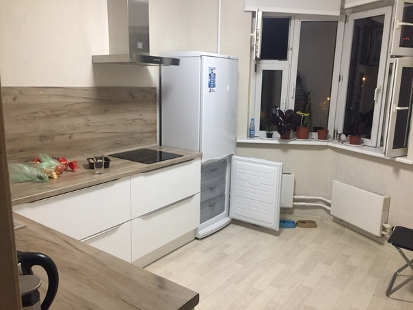 Фото: Сдается комната в двухкомнатной квартире.( в одной из комнат балкон с раздвижным диваном, во второй двухспальная кровать) Отличный, новый ремонт. Квартира буквально в 3х минутах ходьбы от ст.м. Коломенская. Сдается ориентировочно на полгода. <br>Цена 17000 (без залога, комиссии, к/у интернет включены) сдается желательно девушкам, заезд сегодня, все вопросы в лс.