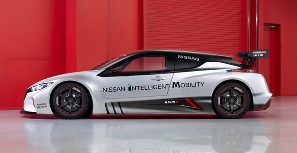 Новый шоу-кар Nissan Leaf Nismo RC: теперь с полным приводом Фото: компания NissanИ у шоу-каров могут меняться поколения! Впервые автомобиль под названием Nissan Leaf Nismo RC был представлен в