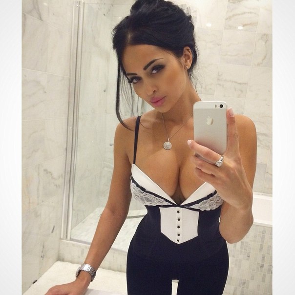 Pretty black ladyman In White nylons