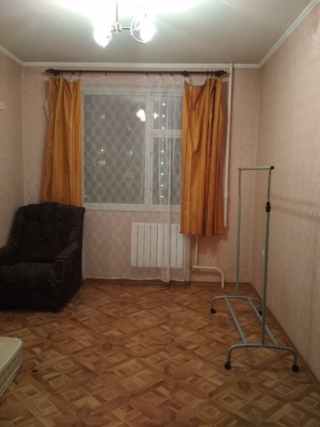 Всем добрый день! <br>С 15.03.2019 г. освобождается комната в 2-х комнатной квартире, м.Бульвар Дмитрия Донского, ул.Грина, 5-7 мин пешком от метро. Чудесный район. <br>В квартире есть всё: от тостера до стиральной машинки. Комната теплая, светлая. В комнате есть раскладная кровать, стол, стул, кресло, отдельно ещё есть ортопедический матрас, вешалка на колесиках. Цена 18000,00 + коммунальные услуги 25%. <br>В одной комнате живём: я, мама, сын (подросток). В соседях хотим видеть парня или девушку до 35 лет. Адекватного, не конфликтного человека, без вредных привычек.<br> - фото Фото: Всем добрый день! <br>С 15.03.2019 г. освобождается комната в 2-х комнатной квартире, м.Бульвар Дмитрия Донского, ул.Грина, 5-7 мин пешком от метро. Чудесный район. <br>В квартире есть всё: от тостера до стиральной машинки. Комната теплая, светлая. В комнате есть раскладная кровать, стол, стул, кресло, отдельно ещё есть ортопедический матрас, вешалка на колесиках. Цена 18000,00 + коммунальные услуги 25%. <br>В одной комнате живём: я, мама, сын (подросток). В соседях хотим видеть парня или девушку до 35 лет. Адекватного, не конфликтного человека, без вредных привычек.<br>