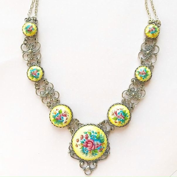 Колье в наличии. #enameljewellery #украшенияручнойработы #серебро #финифть #эмаль #ручнаяработа #подарокнаденьрождения #цветы  
