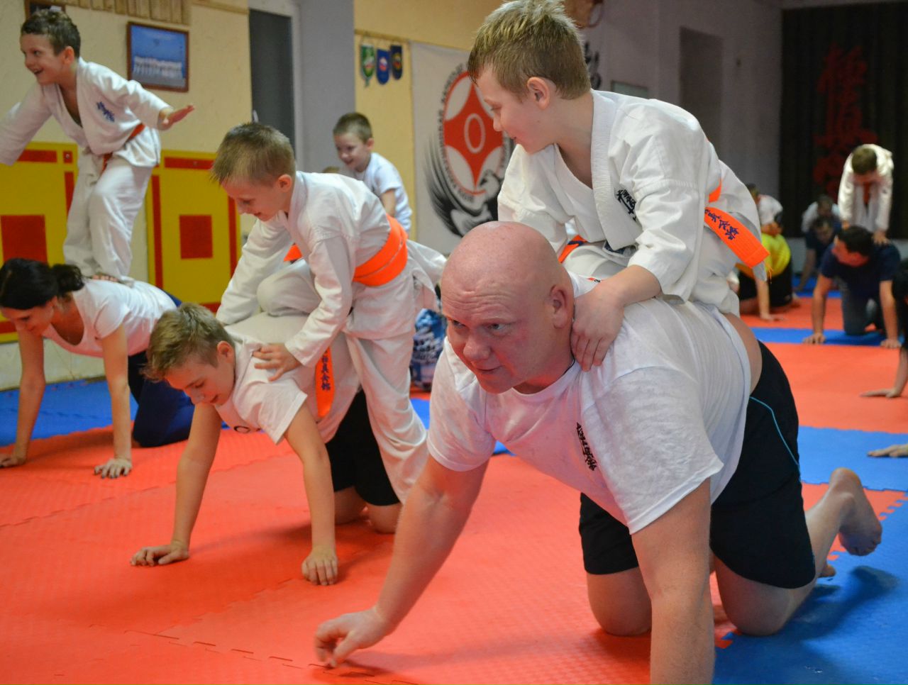 Сегодня прошла очередная семейная тренировка детей и родителей тренировочных групп ДС "Динамо" сэнсея Семенихина Ю.А.