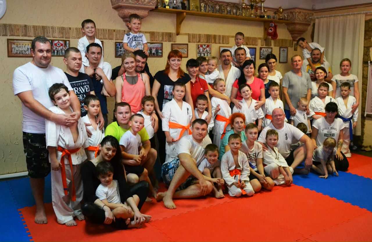 Сегодня прошла очередная семейная тренировка детей и родителей тренировочных групп ДС "Динамо" сэнсея Семенихина Ю.А.