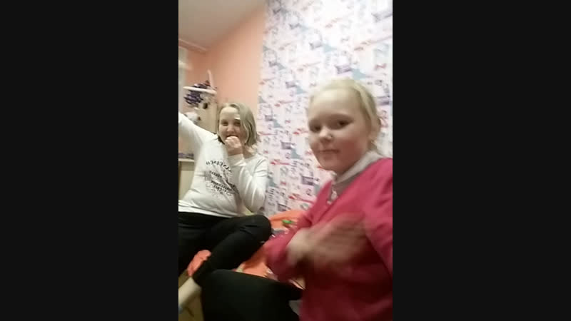 Мы делаем дз и жрём конфеты