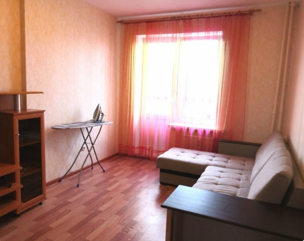 Фото: Иркутк, Гоголя, 92 <br>Очень теплая и уютная квартирка. Сдаю на любой <br>срок. Для проживания есть все, в т.ч. мелкая <br>бытовая техника. Тихий, спокойный дом. Рядом <br>остановка, магазины, Абсолют, ИрГУПС, до политеха <br>10 минут. Коммунальные платежи не включены в <br>стоимость. Цена 8500 ежемесячная. <br>По всем вопросам звоните 89087755046. <br>. <br>Присоединяйтесь! Множество хороших квартир <br>по приятным ценам 