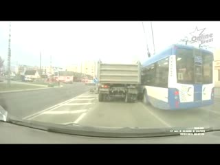 Сегодня утром в Бресте на улице Янки Купалы чуть не произошло ДТП