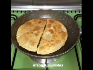 Сочные и хрустящие чебуреки