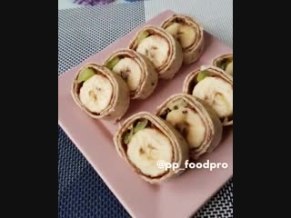 РОЛЛ С БАНАНОМ И КИВИ В АРАХИСЕ