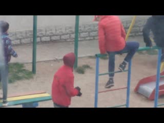 Ребятня, которой не сидится дома