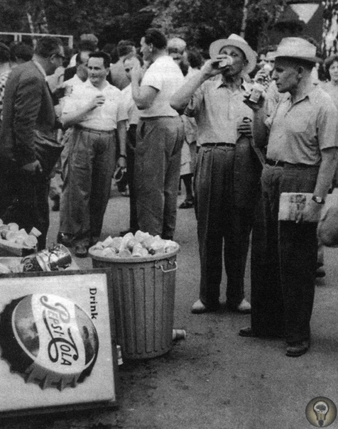 25 июня 1959 года Никита Хрущев и Ричард Никсон открыли в Сокольниках Американскую национальную выставку На ней были представлены удивительные товары, незнакомые советскому обывателю: например,