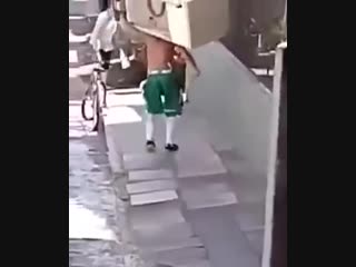 Ушёл от жены - холодильник бери с собой!