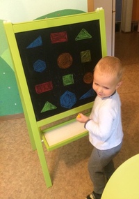  Детям о геометрических фигурах 🔵🔺🔸▪️  Я приглашаю вас на тур, Заглянем вместе в мир фигур: Прямоуго… 