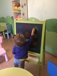  Детям о геометрических фигурах 🔵🔺🔸▪️  Я приглашаю вас на тур, Заглянем вместе в мир фигур: Прямоуго… 