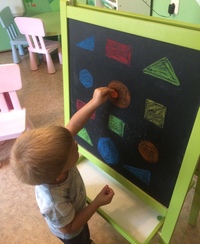  Продолжаем знакомство деток с геометрическими фигурами с помощью формирования представлений о внешн… 