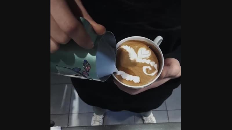 Latte Art barista jaws