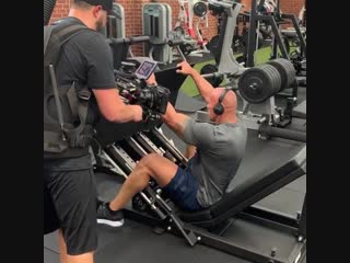 Strength of Body. Дуэйн Джонсон качает ноги