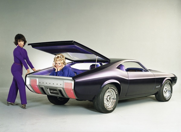 Вехи истории : 1970 Ford Mustang Milano Концепт, созданный в бюро Ford Advanced Styling studios, появился в преддверии выхода серийного Мустанга 1971 года. В феврале 1970 года этот автомобиль