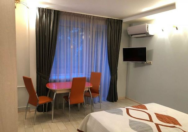 м.Нахимовский проспект - 300 м <br>Москва, Сивашская улица, 7 <br>Сдается чистая, светлая и очень уютная студия. Отличное место расположение. <br>Рядом школа, дет.сад, остановка, магазины. <br>В квартире свежий ремонт. Мебель и техника вся остается как на фото. <br>Все в хорошем состоянии. Есть все необходимое для комфортного проживания. <br>Чистый подъезд, спокойные соседи. Проведен интернет и кабельное. <br>Сдам чистоплотным и платежеспособным людям на длительный срок. <br>Можно с детьми и с некрупными приученными к лотку либо к улице домашними животными. <br>Квартира соответствует фото. Звоните. <br>Цена 28.000т.р <br>+7 (925) 270-82-24 Роберт - фото Фото: м.Нахимовский проспект - 300 м <br>Москва, Сивашская улица, 7 <br>Сдается чистая, светлая и очень уютная студия. Отличное место расположение. <br>Рядом школа, дет.сад, остановка, магазины. <br>В квартире свежий ремонт. Мебель и техника вся остается как на фото. <br>Все в хорошем состоянии. Есть все необходимое для комфортного проживания. <br>Чистый подъезд, спокойные соседи. Проведен интернет и кабельное. <br>Сдам чистоплотным и платежеспособным людям на длительный срок. <br>Можно с детьми и с некрупными приученными к лотку либо к улице домашними животными. <br>Квартира соответствует фото. Звоните. <br>Цена 28.000т.р <br>+7 (925) 270-82-24 Роберт
