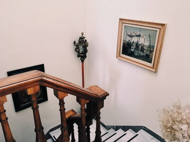 Фото: Ребят, хэлп. <br>Сниму комнату в 2-3х комнатной квартире в пешей доступности от метро (не более 10 минут пшком).Желательно на Севере/Северо-Западе <br>или недалеко от любой кольцевой станции.Главное - не более 25 минут в дороге до Новослободской. Заселение 31 октября (Это очень скоро). Из предпочтений: светлая просторная и современная комната с кроватью. <br>В соседях хотела бы видеть только одного человека,без проживания с молодыми парами/арендодателями/детьми и животными. Бюджет до 21 000. Без агенств. <br>График работы 5/2,на выходных дома почти не бываю. Буду благодарна за предложения.