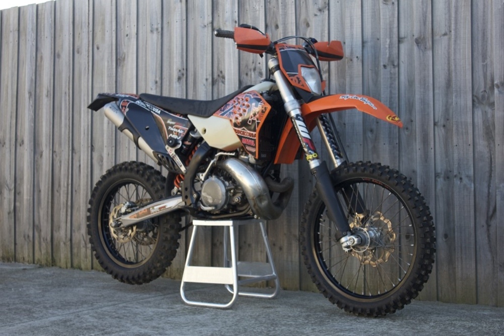 Akin Moto: стрит-трекер KTM 300 ECX