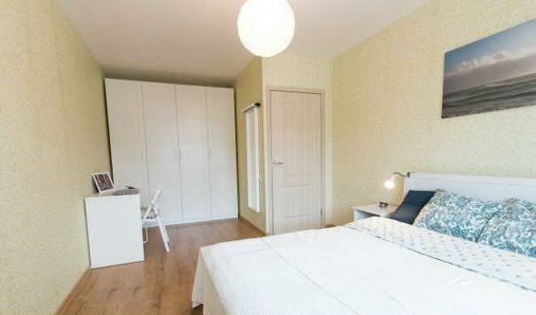 м.Молодежная-200 м <br>Москва, ярцевская улица, 34 <br>Сдается чистая, светлая и очень уютная однокомнатная квартира. Отличное место расположение. Рядом школа, дет.сад, остановка, магазины. В квартире свежий ремонт. Мебель и техника вся остается как на фото. Все в хорошем состоянии. Есть все необходимое для комфортного проживания. Чистый подъезд, спокойные соседи. Проведен интернет и кабельное. Сдадим чистоплотным и платежеспособным людям на длительный срок. Можно с детьми и с некрупными приученными к лотку либо к улице домашними животными. Квартира соответствует фото. Звоните. <br>Цена 27000т.р <br>+7 (925) 270-82-24 Роберт - фото Фото: м.Молодежная-200 м <br>Москва, ярцевская улица, 34 <br>Сдается чистая, светлая и очень уютная однокомнатная квартира. Отличное место расположение. Рядом школа, дет.сад, остановка, магазины. В квартире свежий ремонт. Мебель и техника вся остается как на фото. Все в хорошем состоянии. Есть все необходимое для комфортного проживания. Чистый подъезд, спокойные соседи. Проведен интернет и кабельное. Сдадим чистоплотным и платежеспособным людям на длительный срок. Можно с детьми и с некрупными приученными к лотку либо к улице домашними животными. Квартира соответствует фото. Звоните. <br>Цена 27000т.р <br>+7 (925) 270-82-24 Роберт