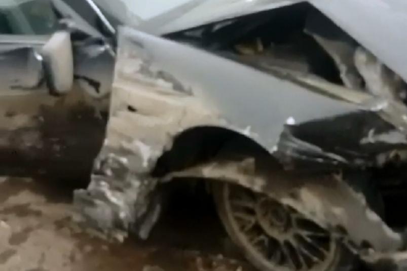 Под Красногорской разбились два автомобиля